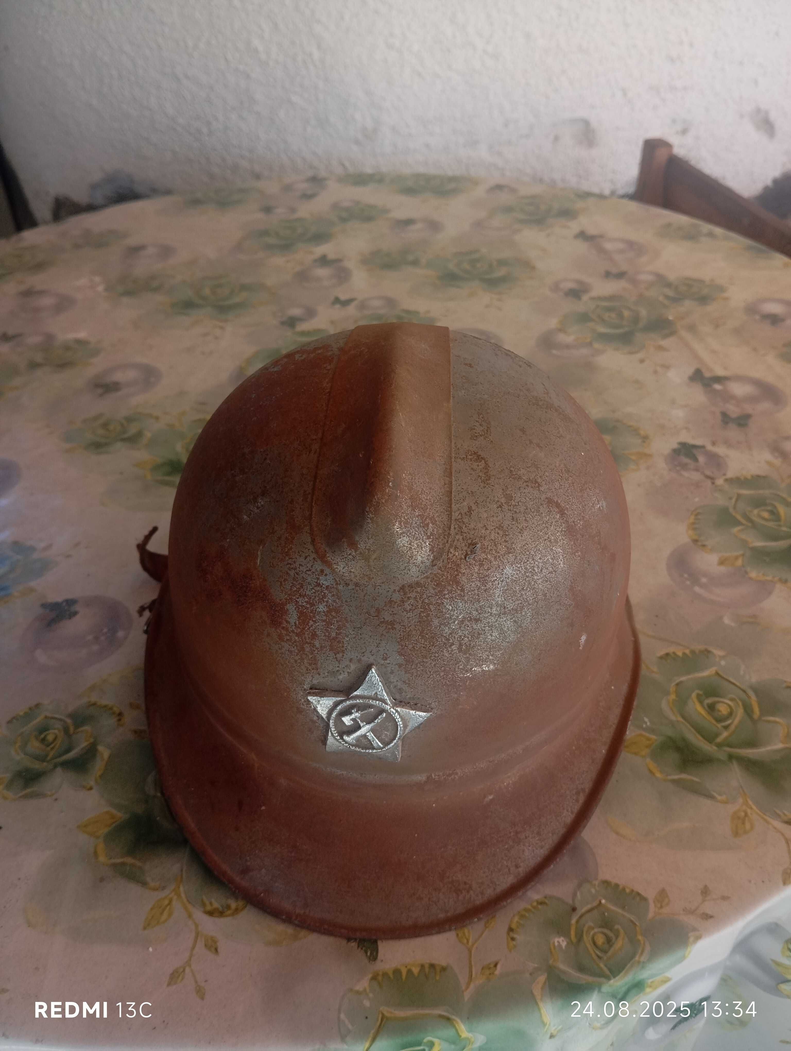 Стара пожарникарска каска