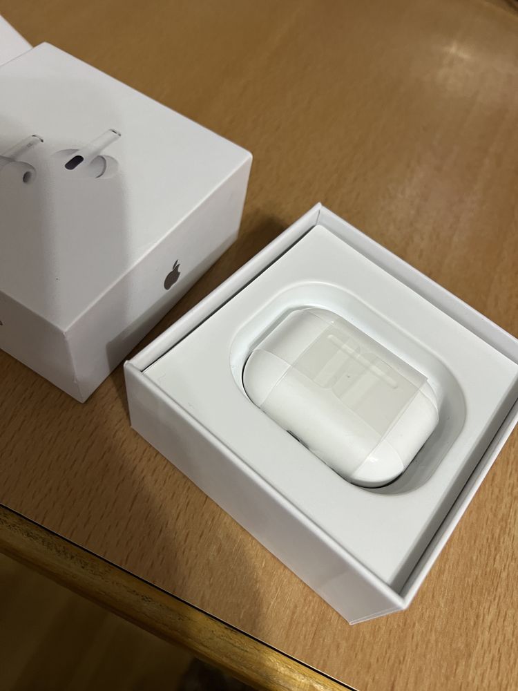 Vand  AirPods noi sigilate