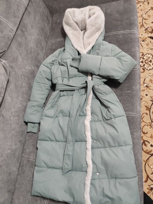 Пуховики женские зимние в отличном состоянии размер 46-48