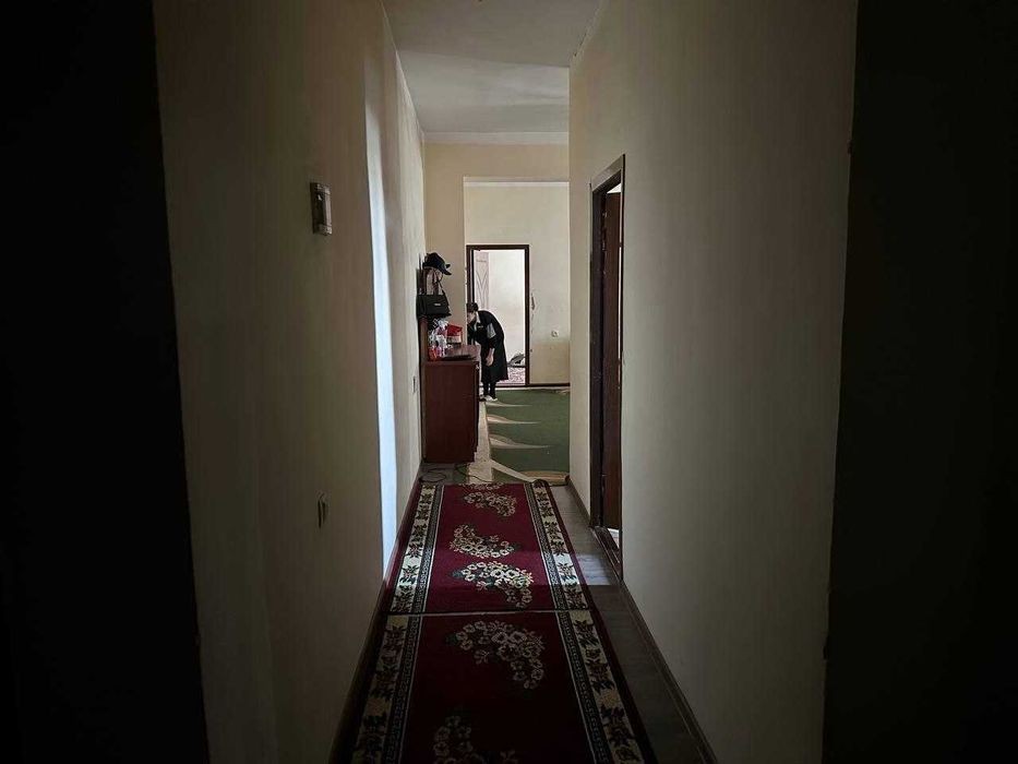 Истиклол стадион рупарасида гиштли 2х Квартира жихозлари бн сотилади.