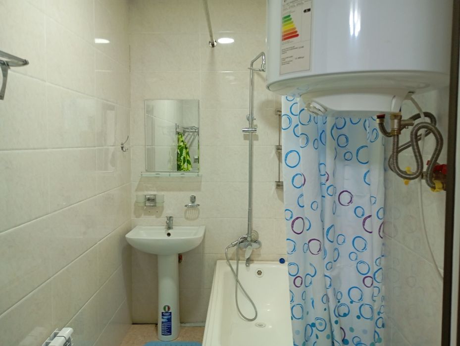 Jizzax shahrining markazida 4 xonali uy sotiladi. 960 mln. soʻm