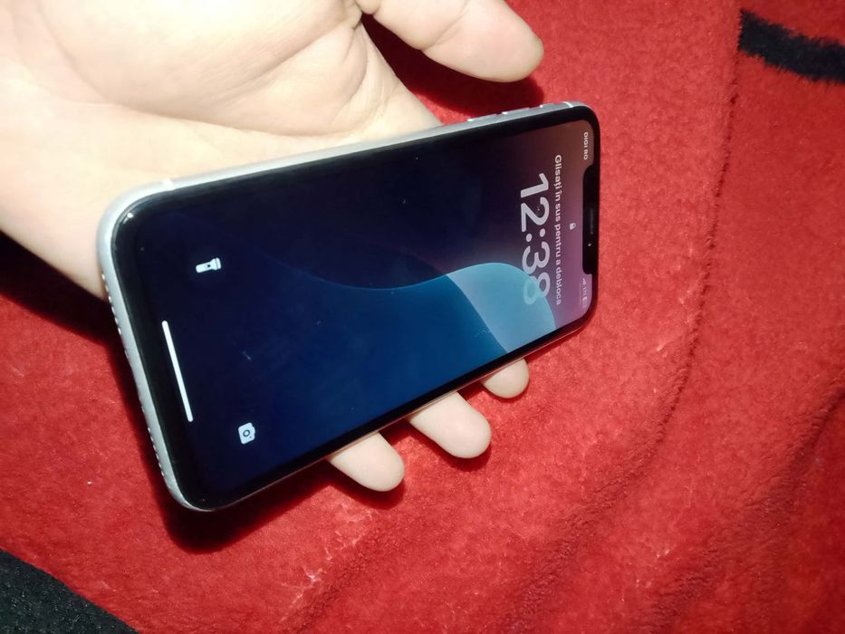 IPhone Xr  64 gb 75% baterie