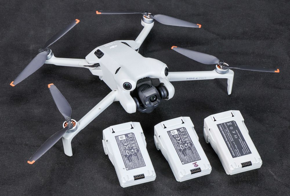 Продавам дрон DJI mini 4 pro - Комбо кит