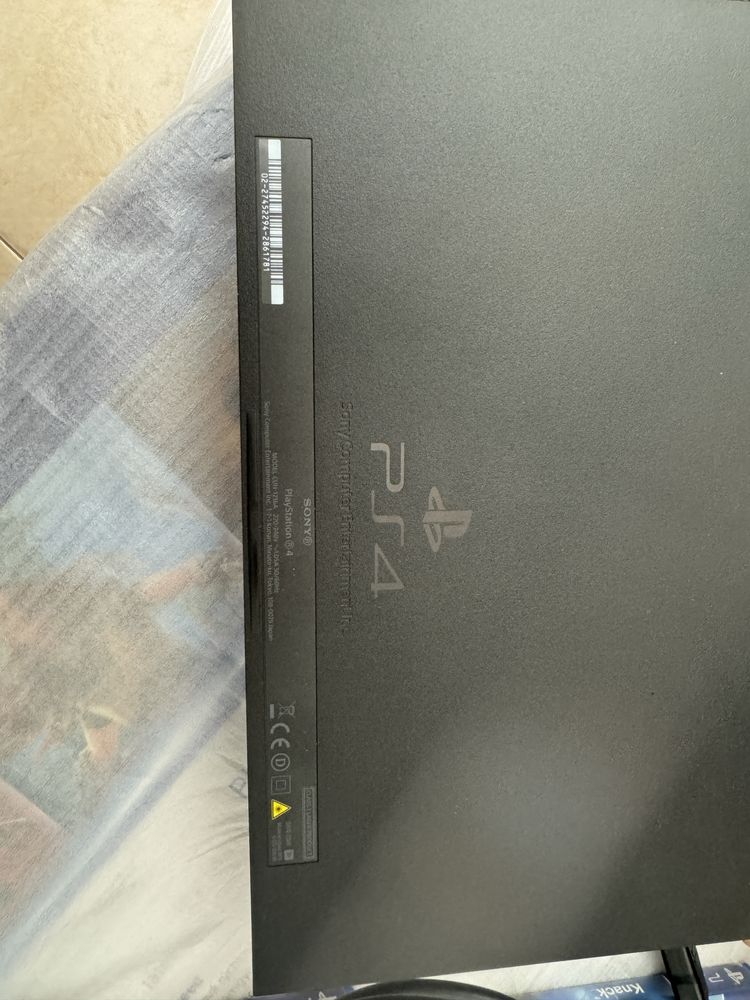 PlayStation 4, запазен.