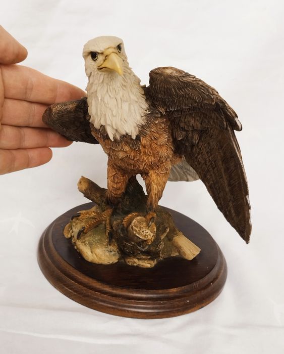 Figurină decorativă Vultur din Colecția Country Artist, din rășină