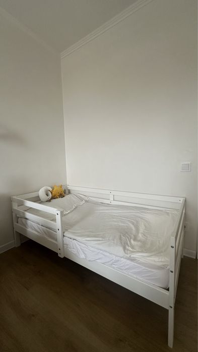 Кровать с матрасом