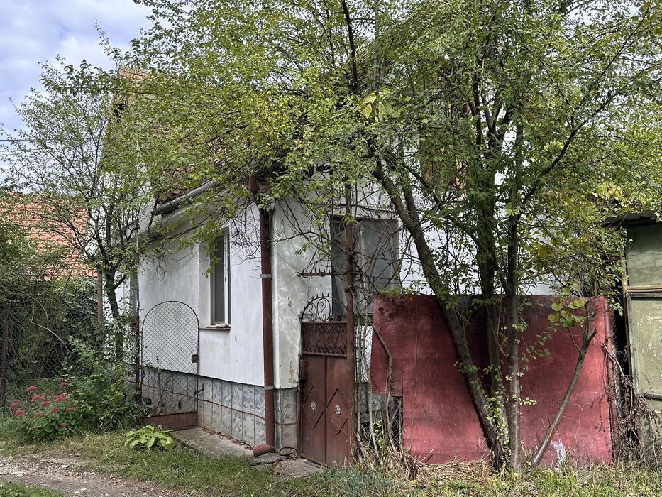 Vand cota 1/2 din casa zona ultracentrala