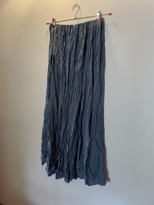 Ефектна дълга пола в пастелно синьо