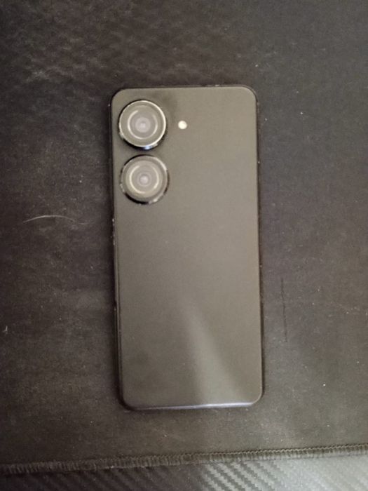 Asus ZenFone 9 – compact, foarte rapid, Snapdragon 8+ Gen 1