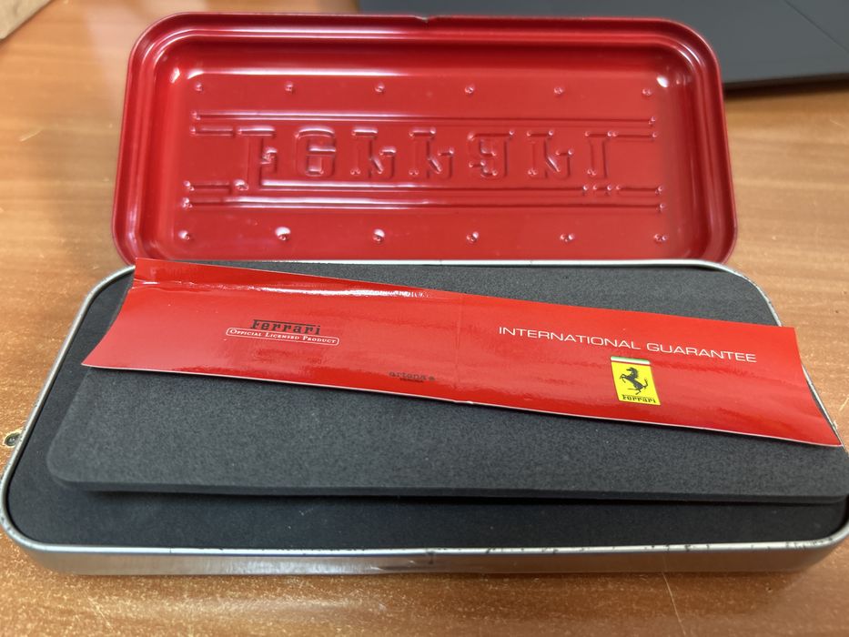 Pix Ferrari nou in cutie