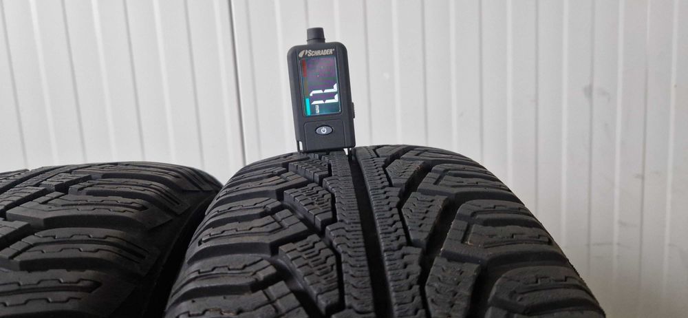 Зимни гуми 185/60/R15 Uniroyal