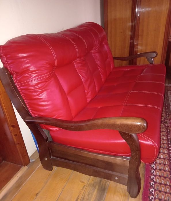 Canapea rabatabil,fotoliu, balansoar și masă din sticlă