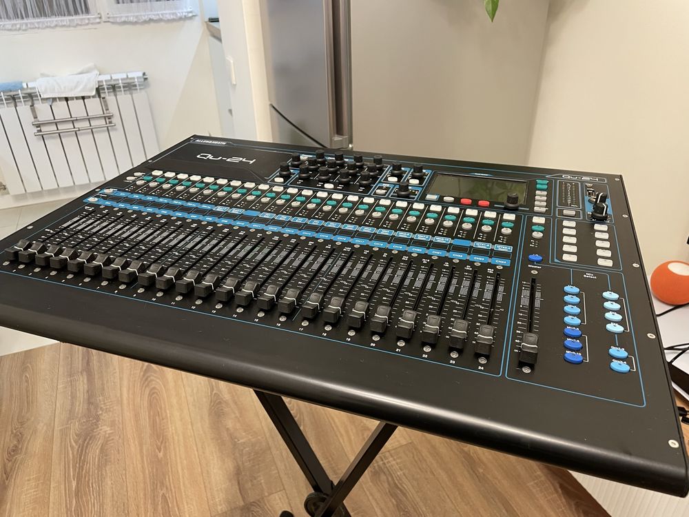 Микшерный пульт Allen Heath QU-24
