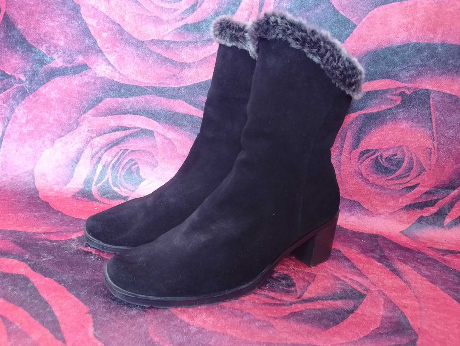 Черни Велурени боти със сиво пухче на нисък ток 42 номер