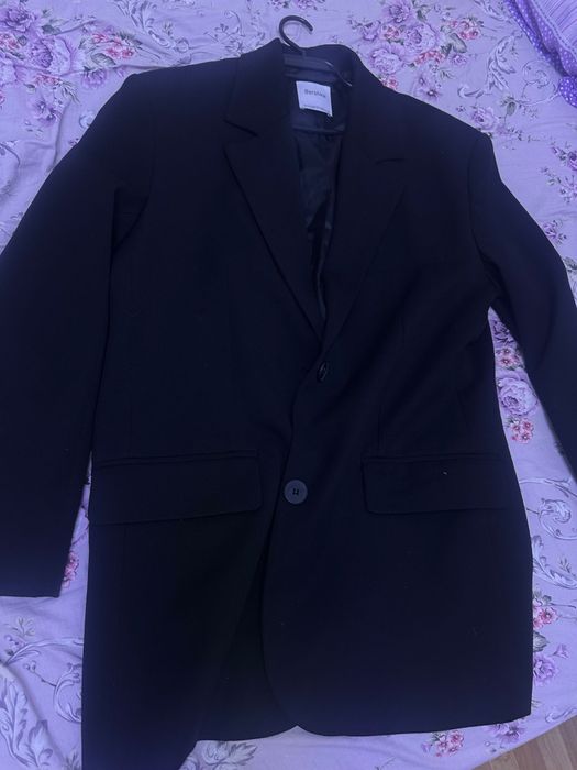 Черно сако Bershka (размер XS-S) – отлично състояние