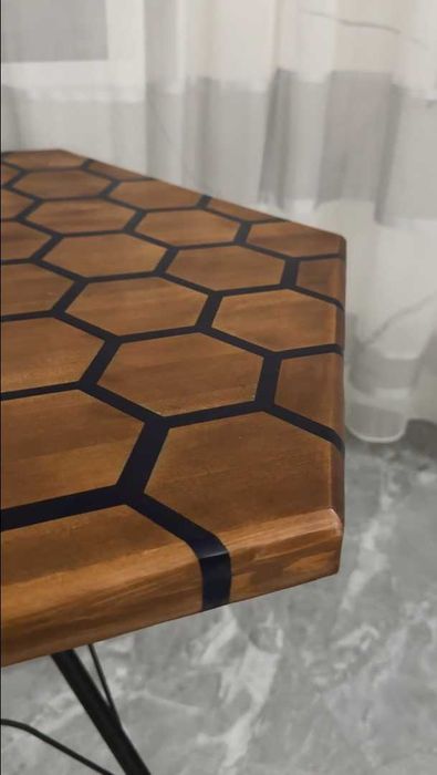 Умный стол, реагирующий на прикосновения