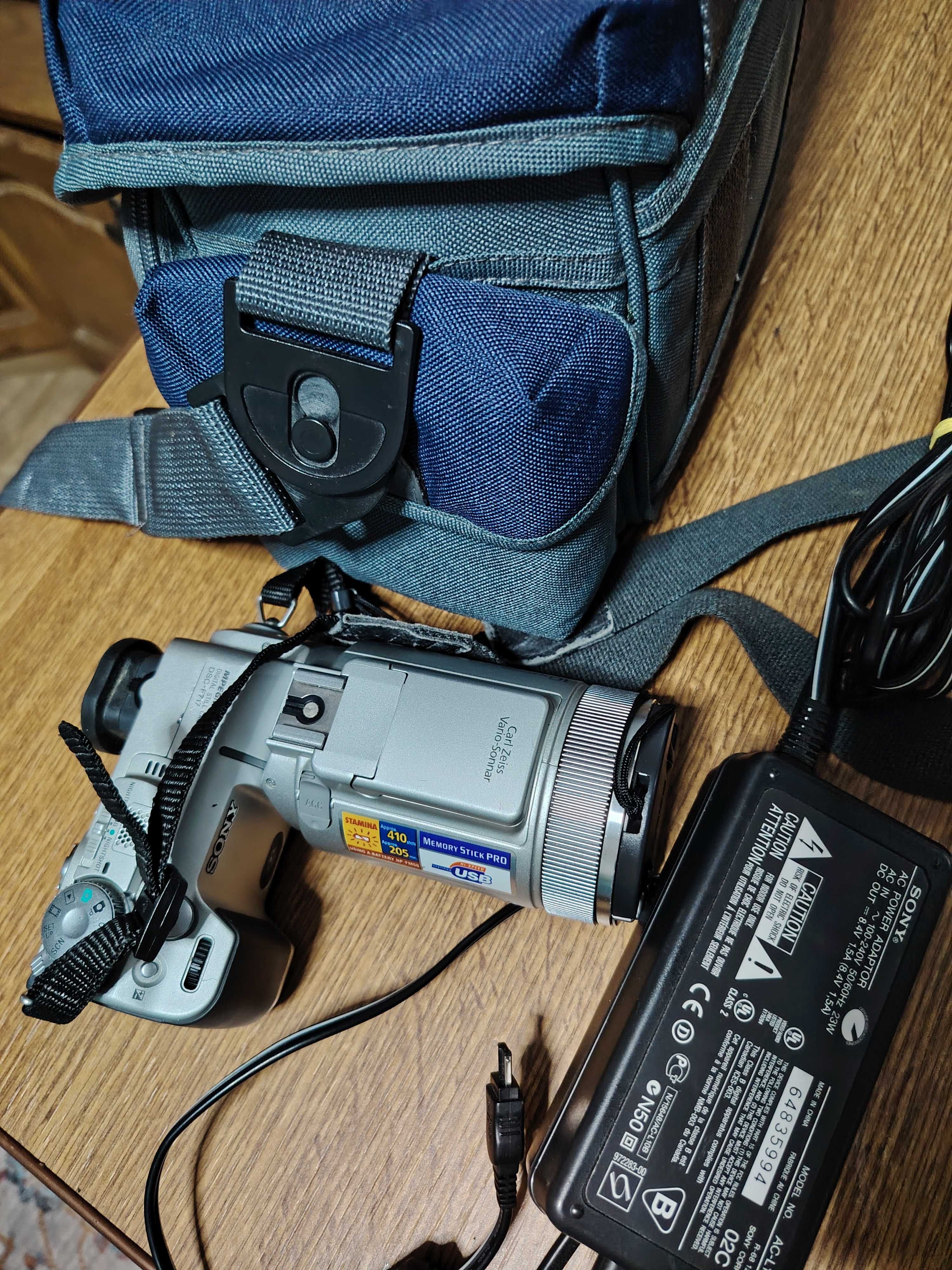 Aparat,camera  foto_video Sony DSC-F717,cu accesorii, functional