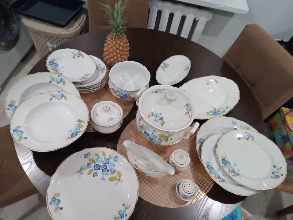 Продам набор фарфорового сервиза столового