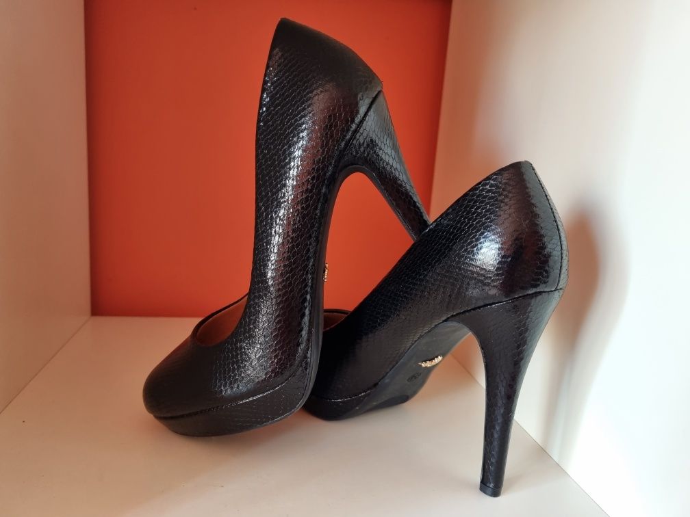 Черни елегантни обувки на ток