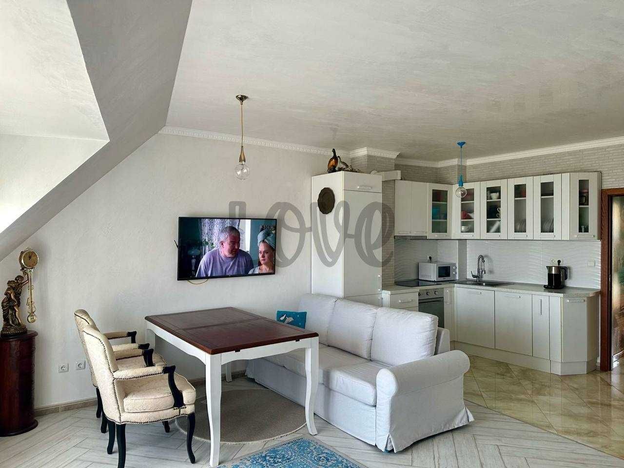 Продава се Тристаен апартамент в Варна, Галата - 100 кв.м за 1950 €/кв.м - Снимка #2