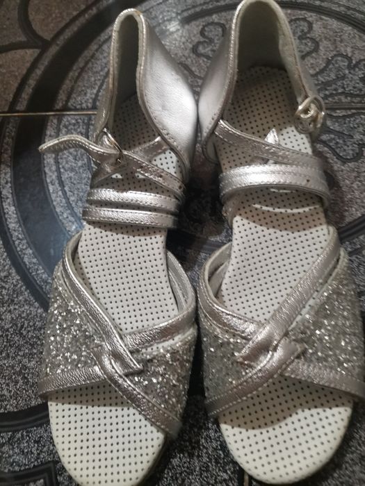 Vand pantofi de dansuri noi