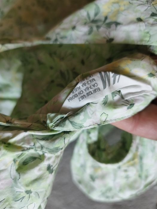 Рокли на цветя от H&M Буфон ръкави пролетни рокли лот 128 басмени