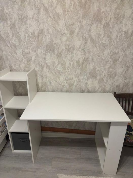 Продаю офисный стол