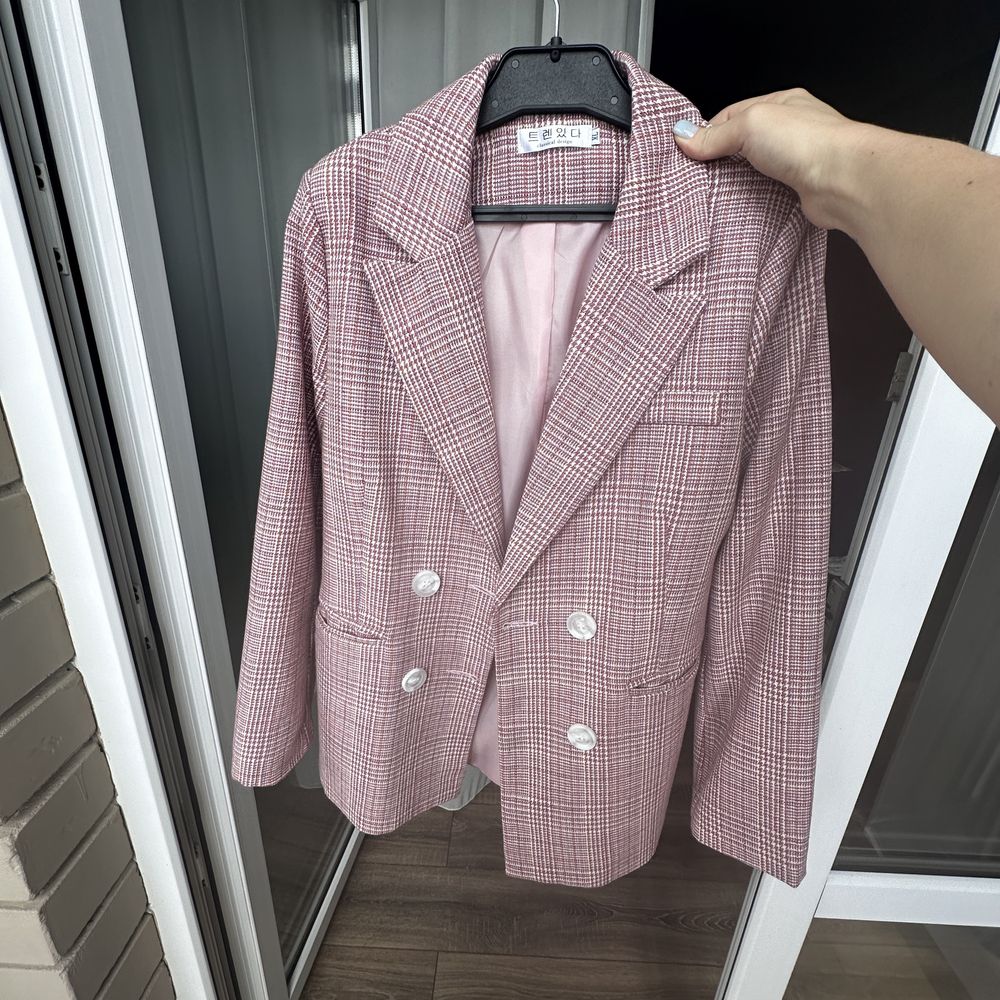 Женский пиджак. Размер 42-44 (твидовый, розовый, двубортный)