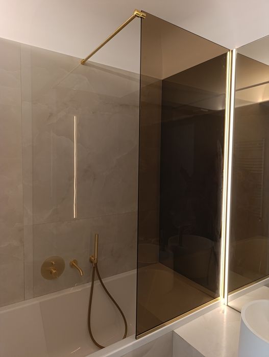 Cabine de dus si paravane din sticla