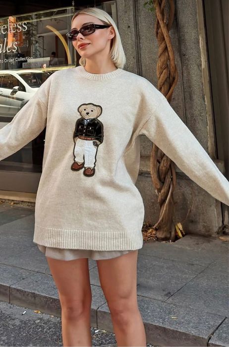 Нов пуловер с мече