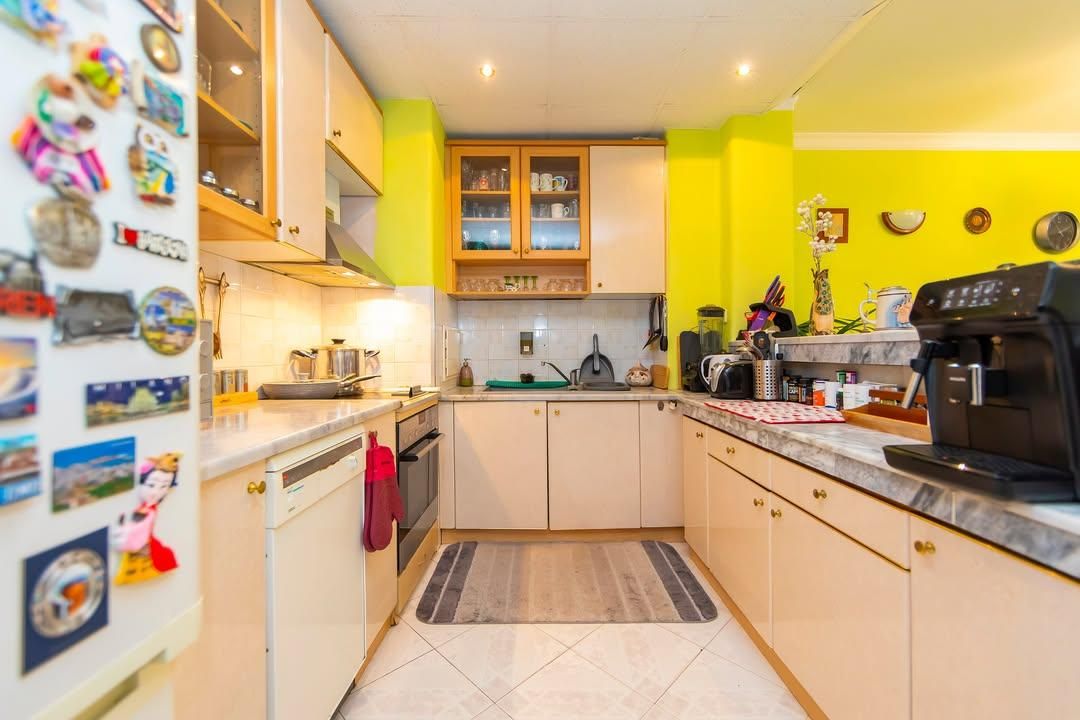 Продава се Тристаен апартамент в София, Гео Милев - 135 кв.м за 3482 €/кв.м - Снимка #1