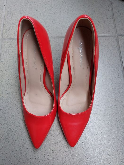 Pantofi roșii,  mărimea 38