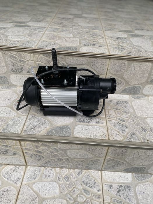 Pompa vana cu hidromasaj