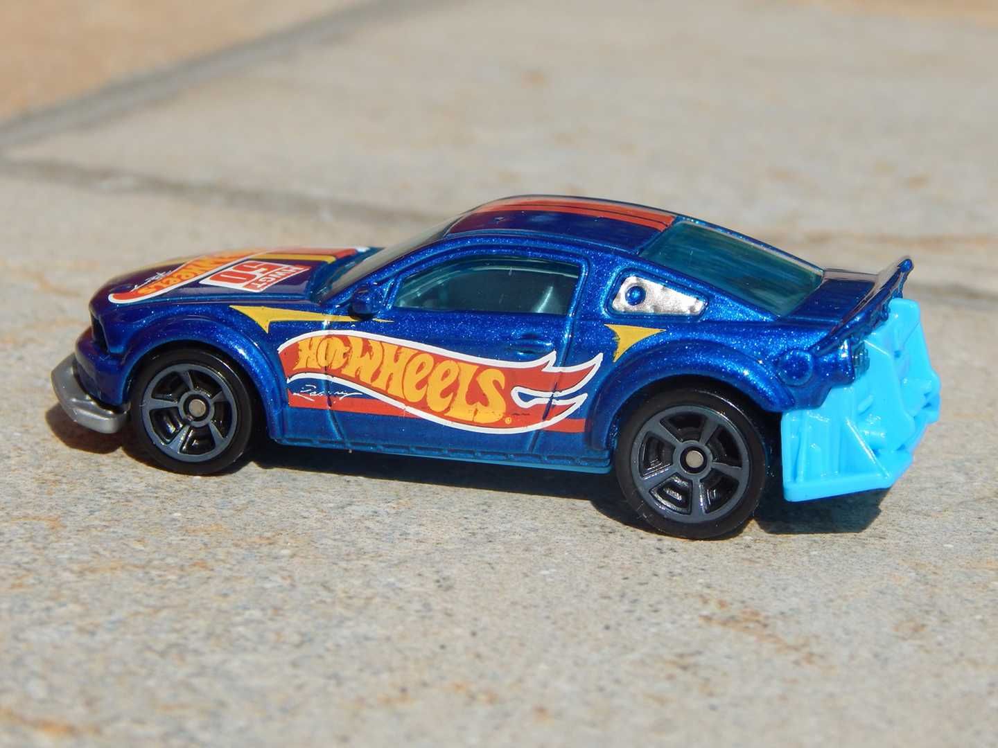 Macheta Ford Mustang V 2005 Hot Wheels 2015 editie aniversara sc 1:64