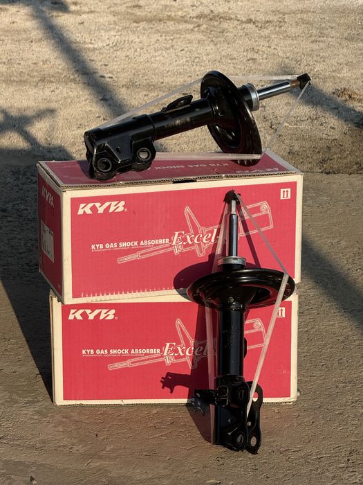 Камри 50 se Амортизаторы KYB Camry 50se стойка