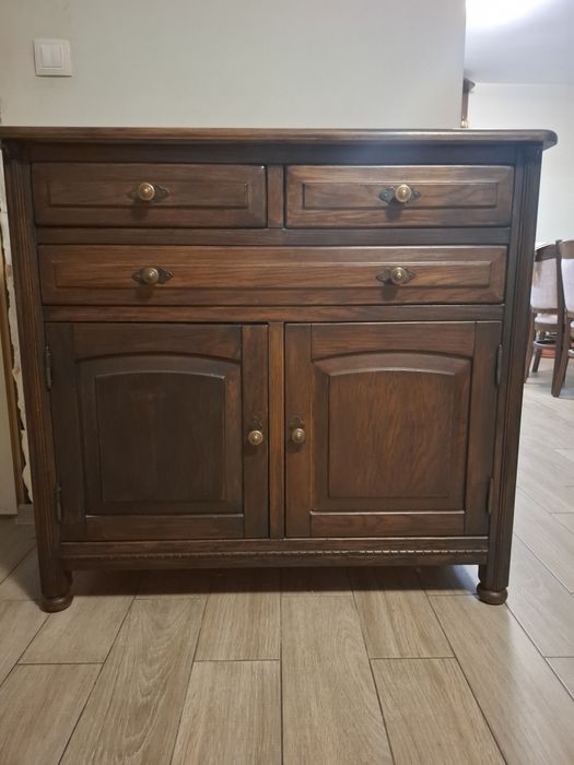 Продавам скрин масив дъб