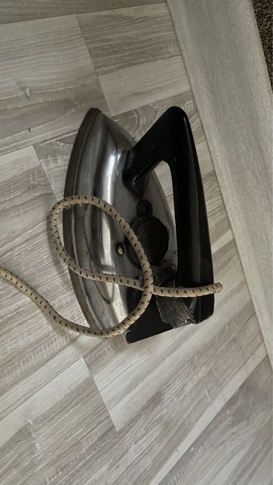 Продам советский утюг