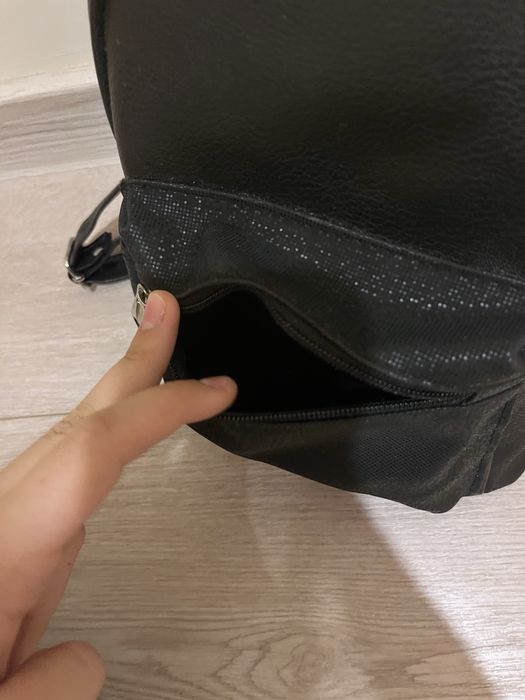 Черна дамска раница