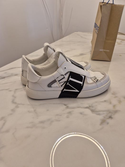 Adidași valentino