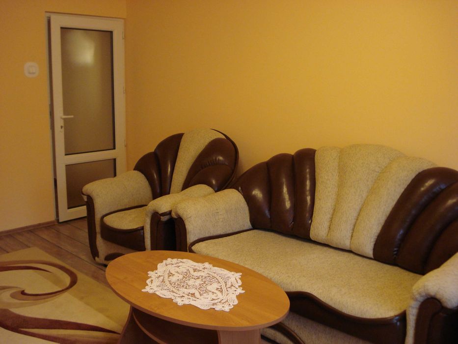 Chirie apartament 2 camere Carpati 2 etaj 3, complet mobilat, parcare.