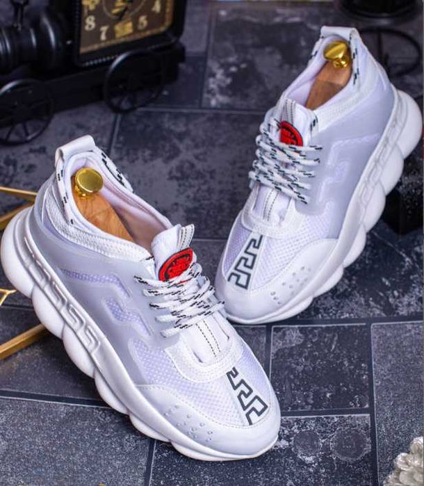 Vand Adidasi Versace