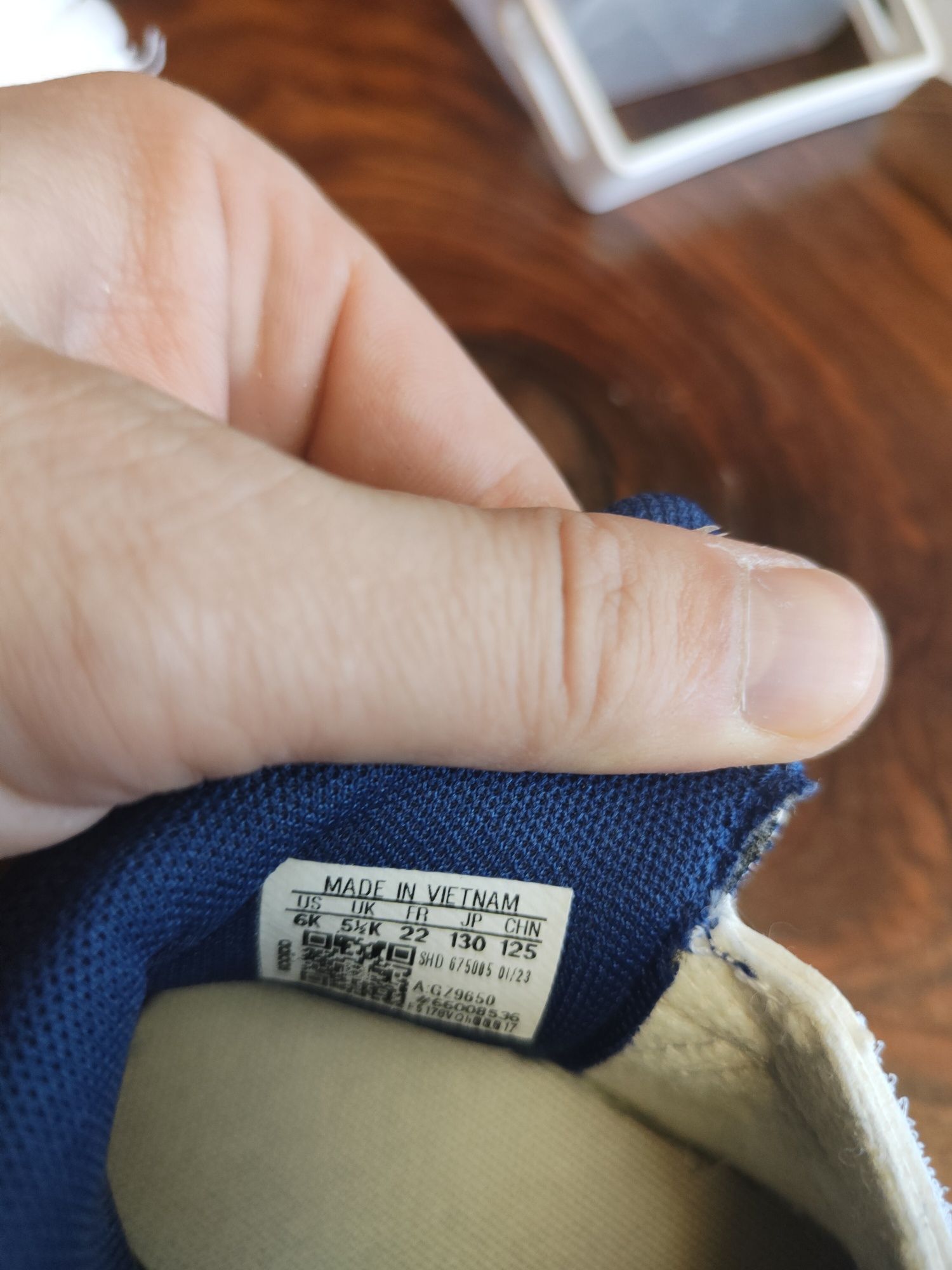 Бебешки високи кожени обувки маратонки Adidas размер 22, UK 5.5, 130 с
