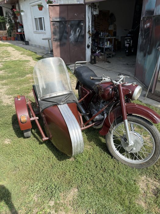 Motocicleta cu ataș model IJ350