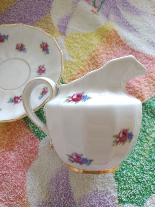 Блюдце фарфор дфз и сливочник со сколом