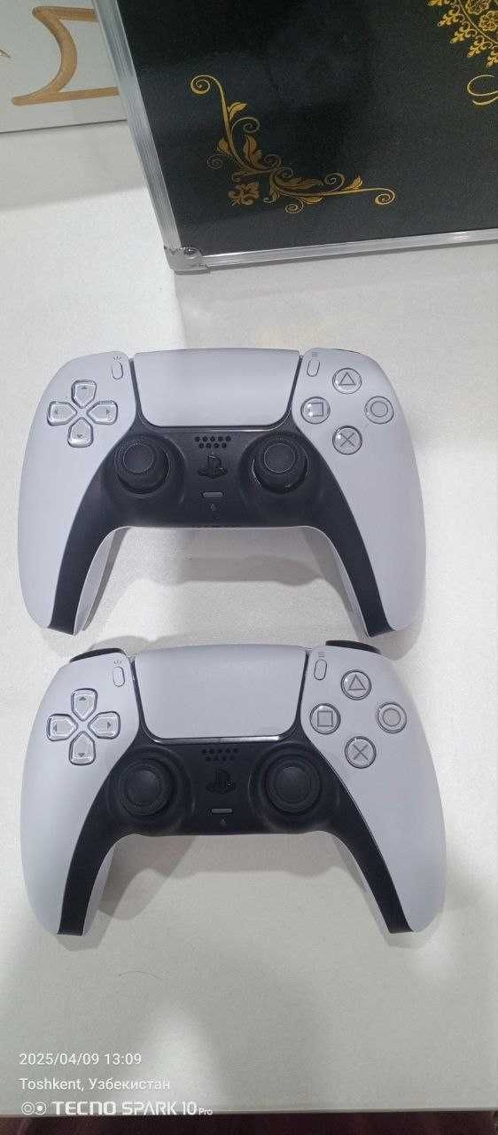 Playstation 5 Slim в идеальный состояние 2 джойстик