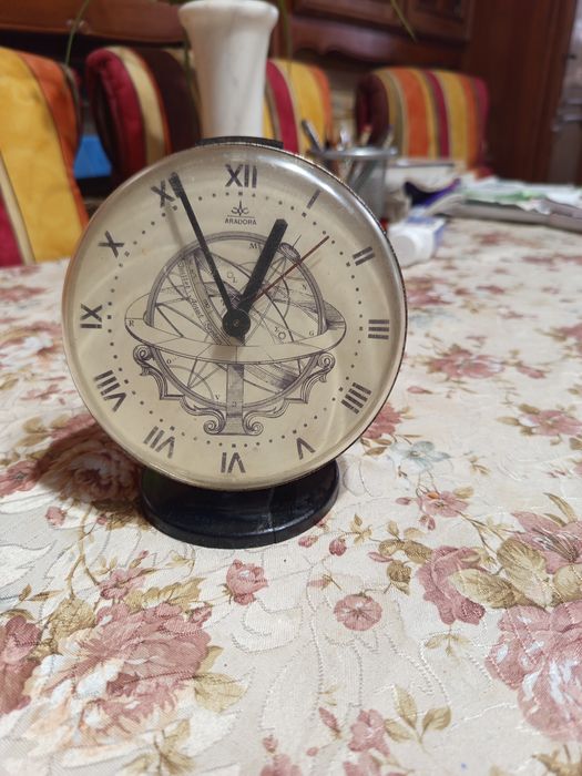 Vind ceas masa mecanic Aradora din 1981