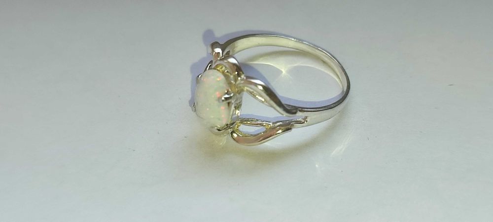 Изящное колечко с редким камнем ОПАЛ ОГНЕННЫЙ