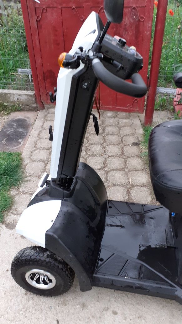 Scuter electric persoane cu handicap sau persoane an varsa