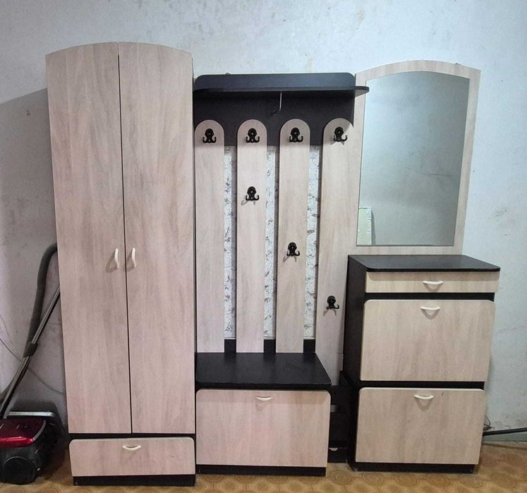 Прихожая Б/У, 2х2м