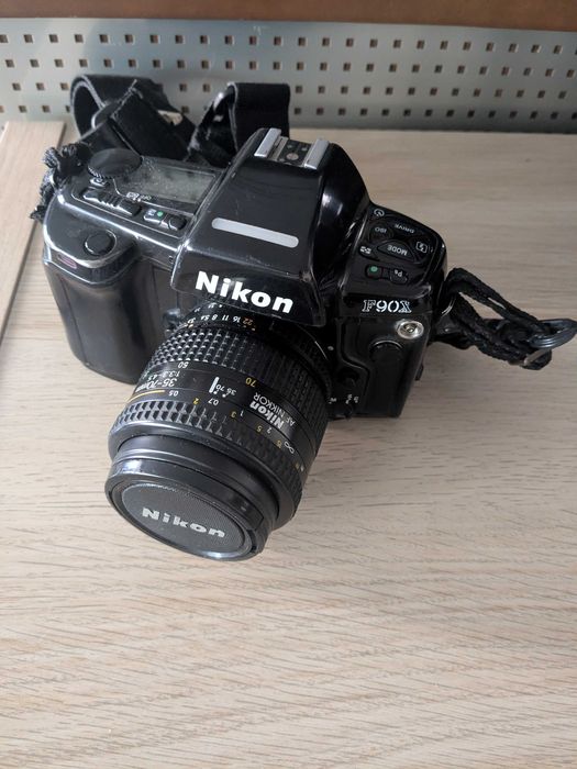 Лентов фотоапарат Nikon F90x